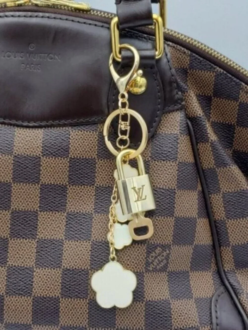 Louis Vuitton Gold Padlock 🔒 Key Set Authentic LV w/ Unbranded Flower Keychain - Picture 3 of 15